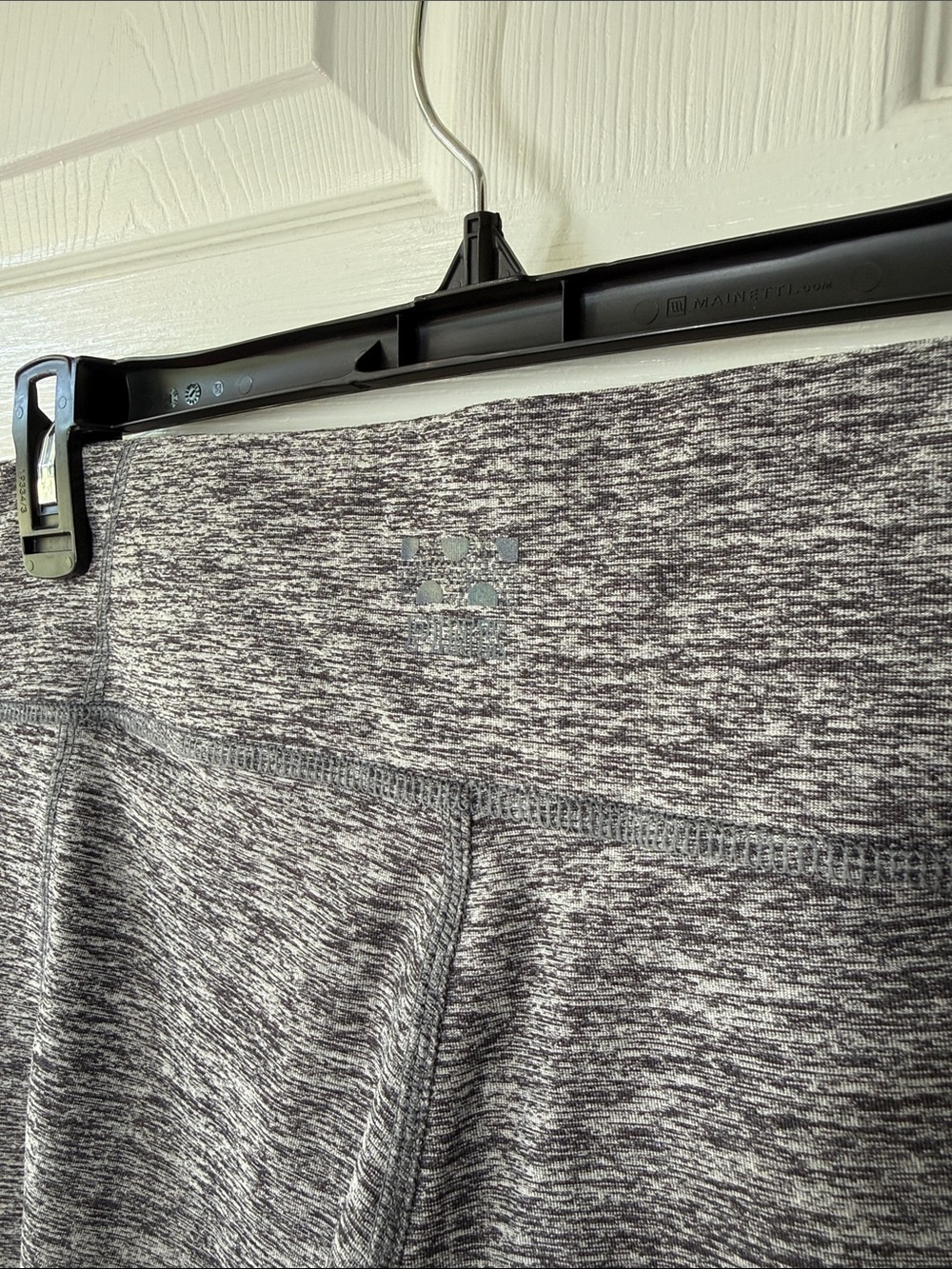 PINK Victoria's Secret Ultimate Leggings - Picture 4 of 6